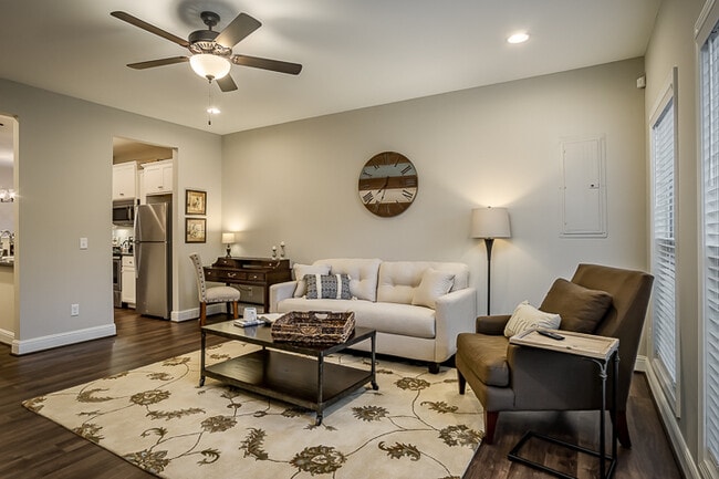 Photo - 920 Windsor Isle Dr