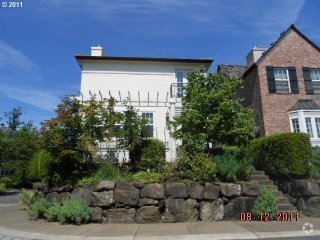 Building Photo - Beautiful 2 Bed 2.5 Bath Detached House in...