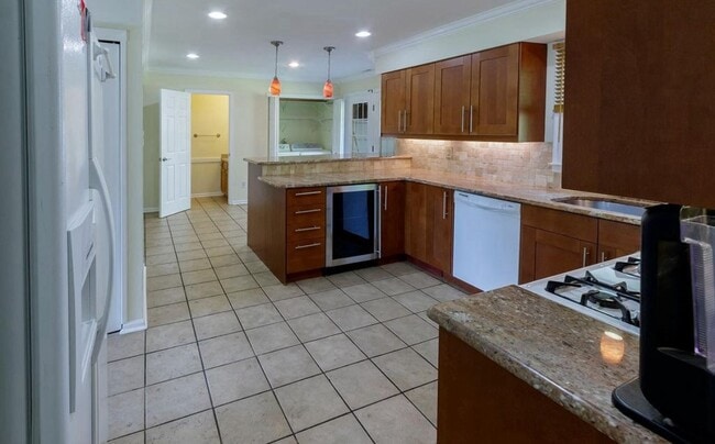 Photo - 25 Williamsburg Ct