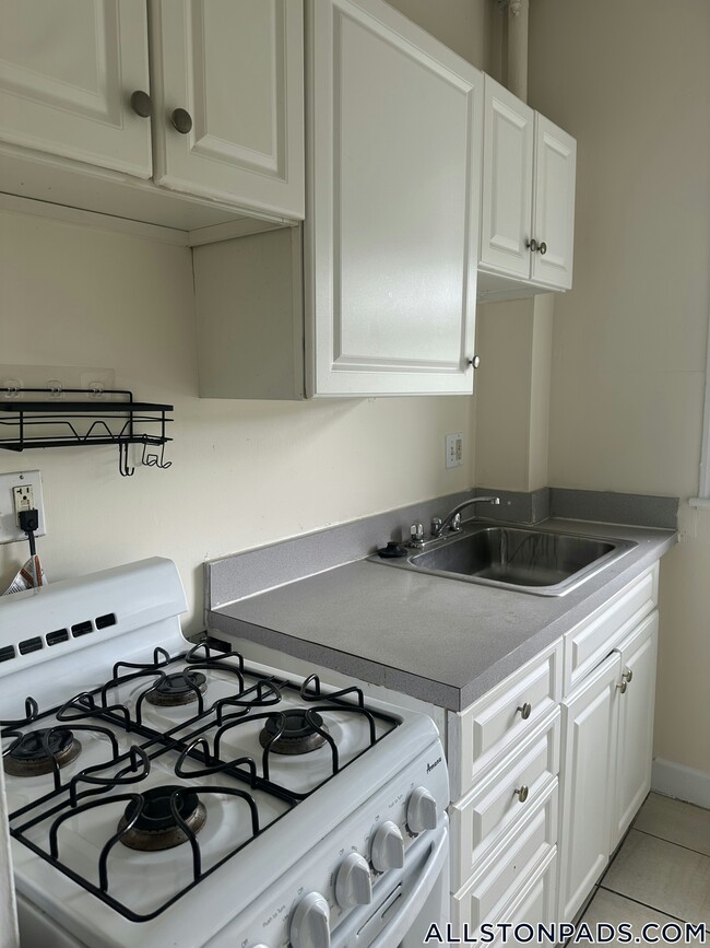 Building Photo - 1160 Commonwealth Ave Rental