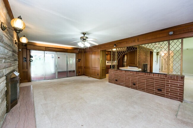 "Charming 3-Bedroom Oasis with 2 Full Baths – Spacious 2,295 Sq Ft Home in Charlotte's Heart!"