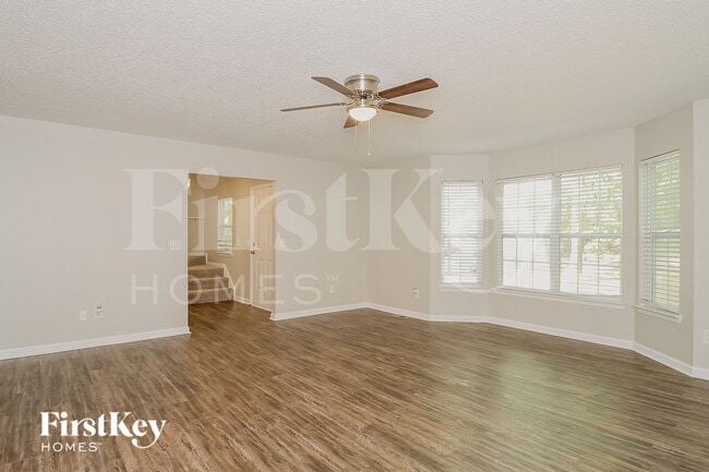 Photo - 944 Highland Glen Rd