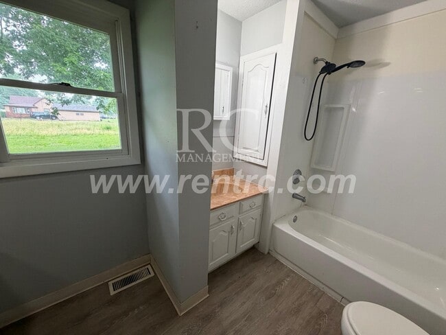 Photo - 303 12th-W