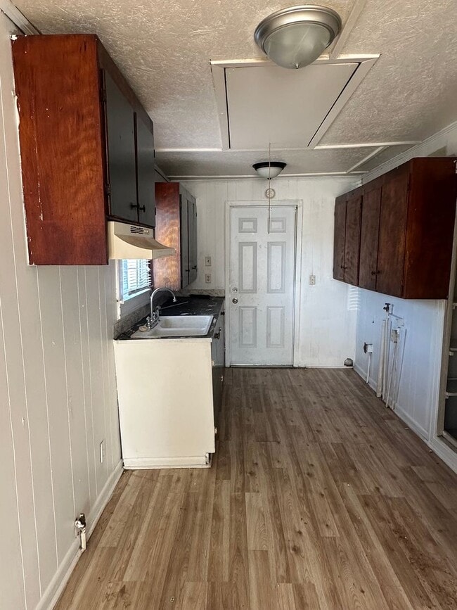Photo - 2 bedroom, 1 bathroom home available in La...