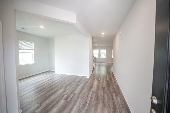Photo - 225 Lillian St