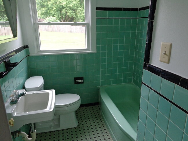 Photo - 607 Waterloo Rd