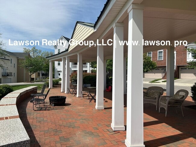 Photo - Upscale Three Bedroom in Colonial Green with Garage