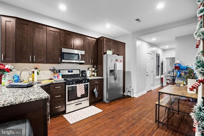 Photo - 1723 Monument St