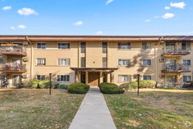 Building Photo - Fabulous 2 bedroom  2 bath condo near down...