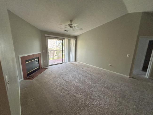 Photo - 6680 Wareham Ct Unidad 8