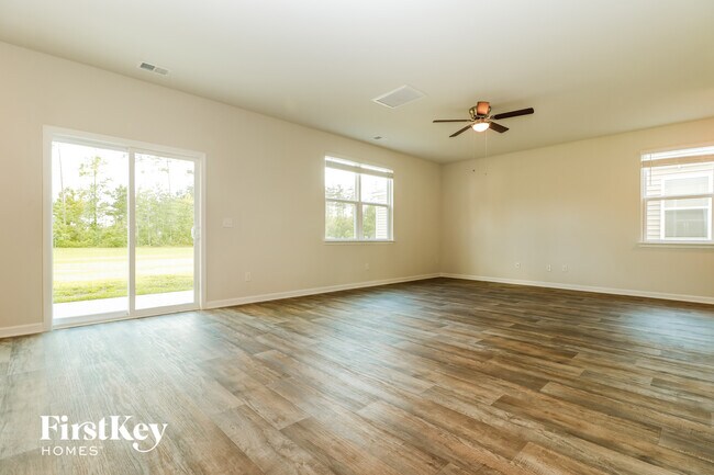 409 Zenith Blvd