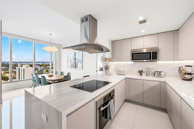 6899 Collins Ave Unit 1903