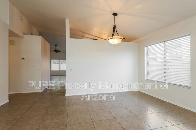 Photo - 1870 E Oakland St