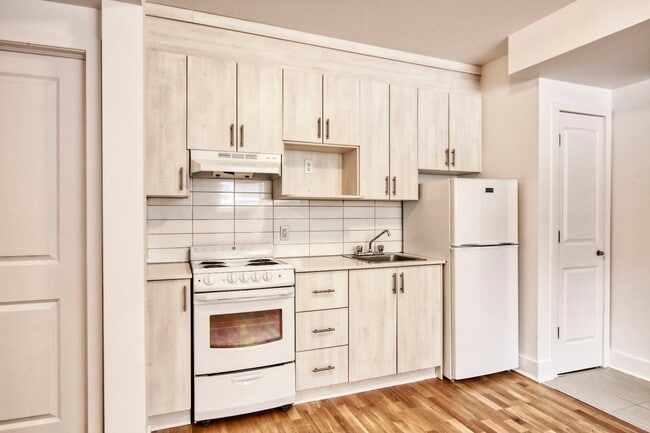 Building Photo - 4920 Clanranald Avenue Unit 001B