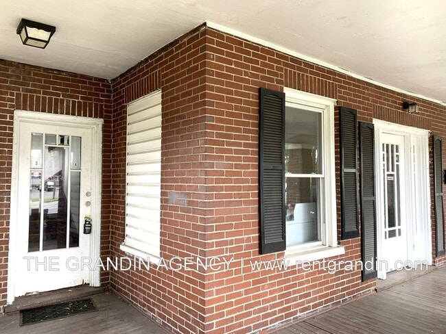 Photo - 1306 Patterson Ave SW