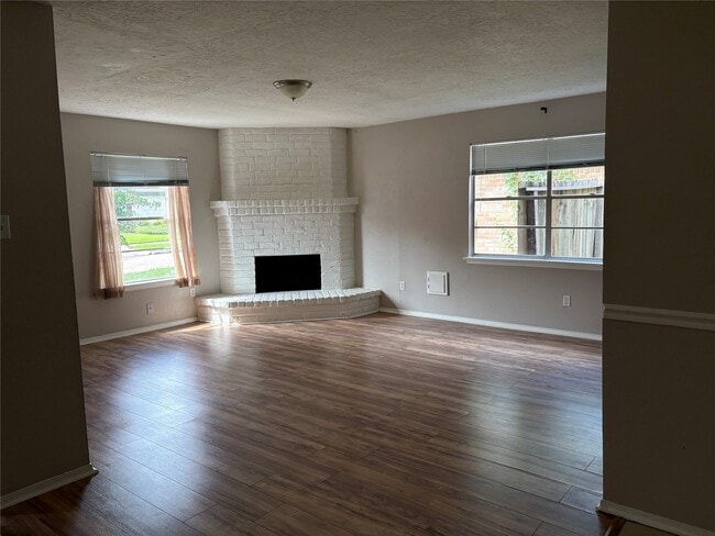 Photo - 927 Three Forks Dr