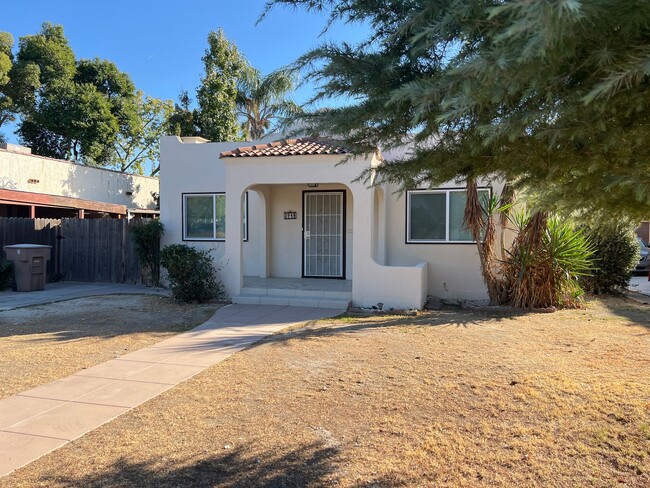 Central Bakersfield - Central Bakersfield House