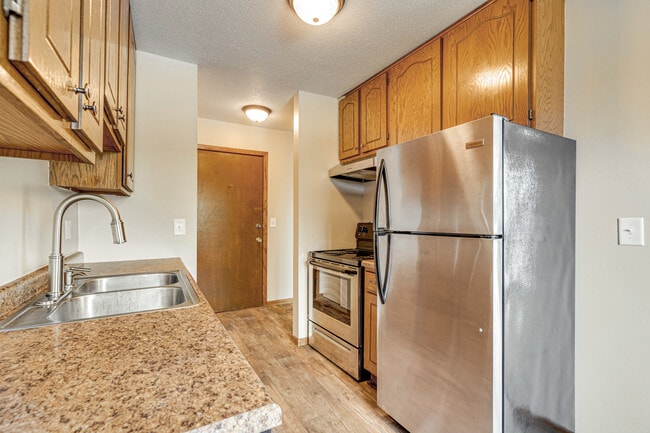 kitchen - Royal Oaks Apartments