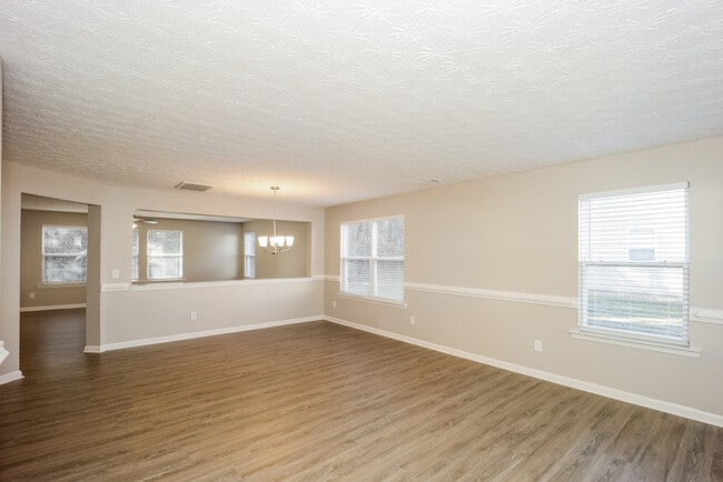 Photo - 5601 Sable Way