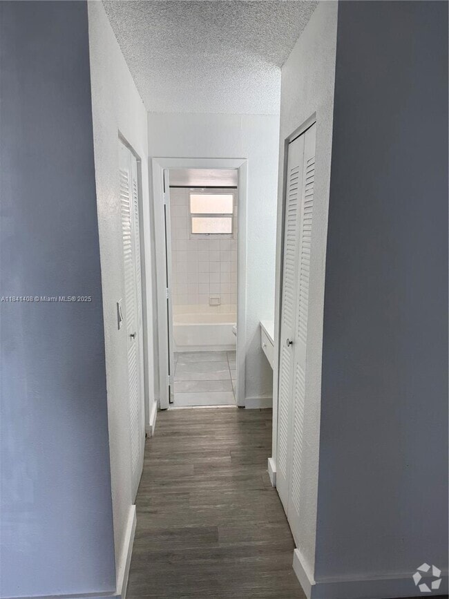 Building Photo - 2903 N Miami Beach Blvd Unit 206 Rental