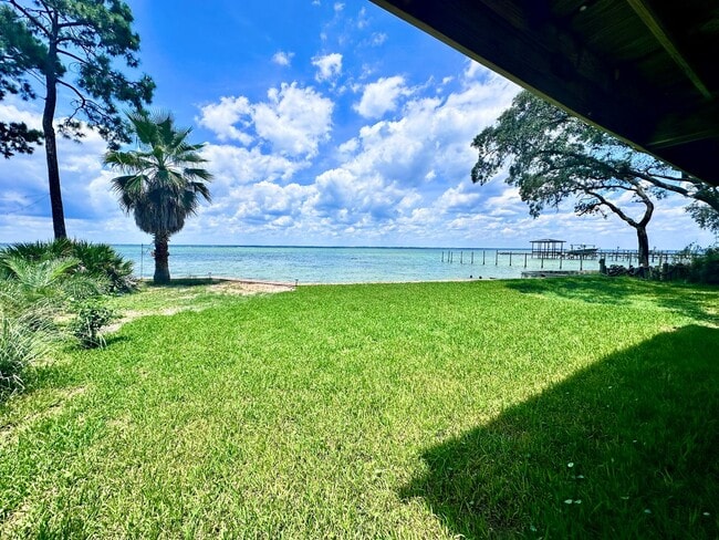 Photo - Beautiful 3B/3.5B Waterfront Fully Furnish...