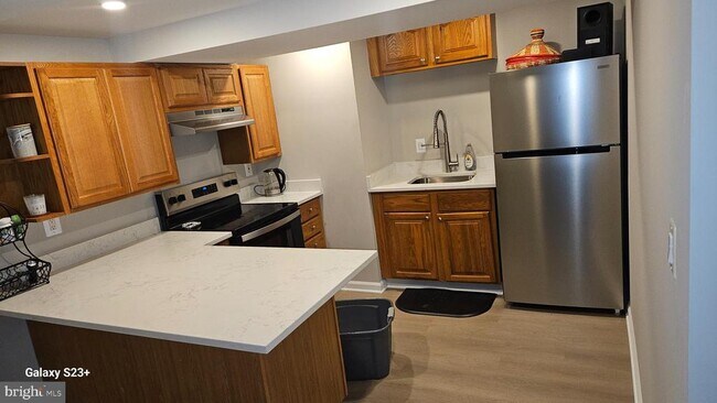 Photo - 7611 Kingsbury Rd