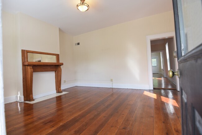 Photo - 680 Hamlet St