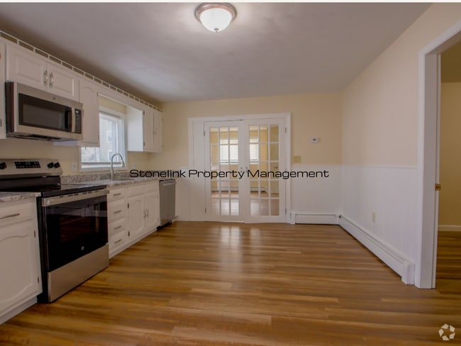 Building Photo - 125 Broad St Unit 1 Rental