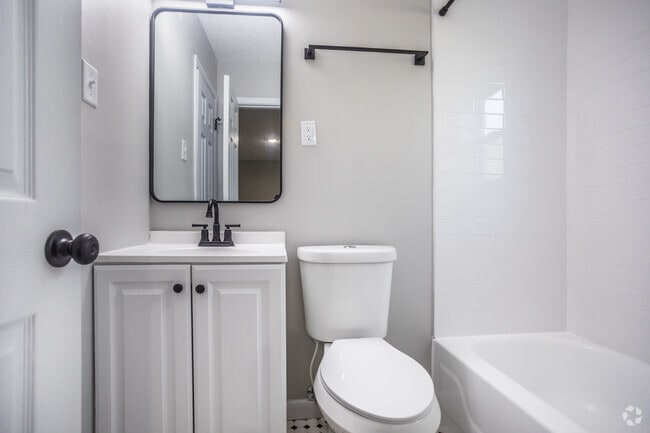 1BR, 1BA - 550SF - Bathroom