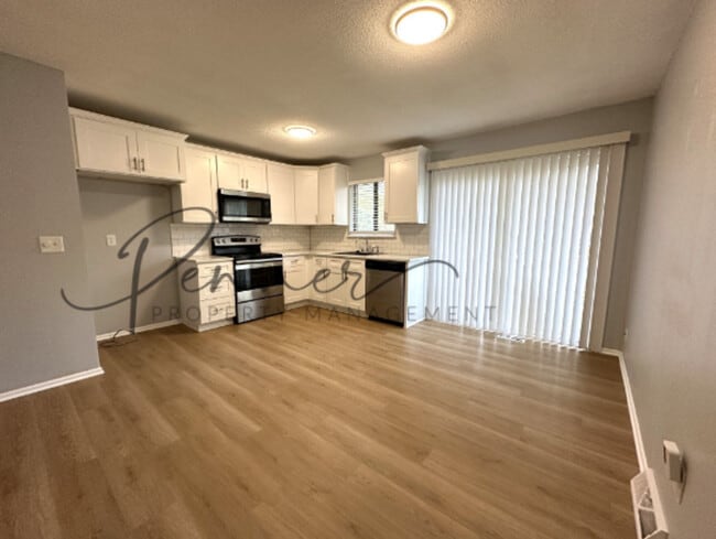 Photo - 805 NW Oxford Dr