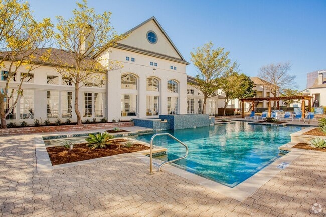 Building Photo - Verlaine on the Parkway Rental