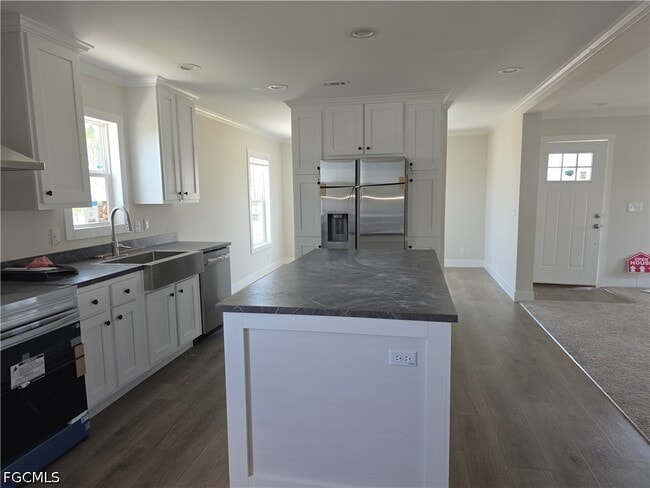 Building Photo - 101 Oak Ln