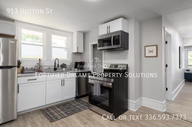 Photo - 913 Hutton St