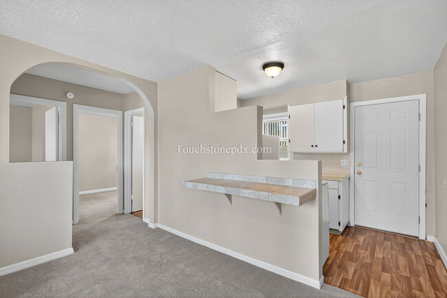 Building Photo - 7349 SE Evergreen St