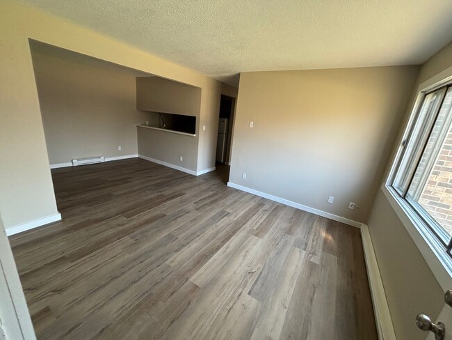 Fairview Apartments - Fairview Apartments Unit C02