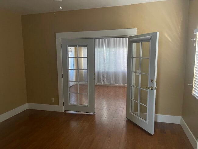 Building Photo - 2874 W 8th St Unit #1E
