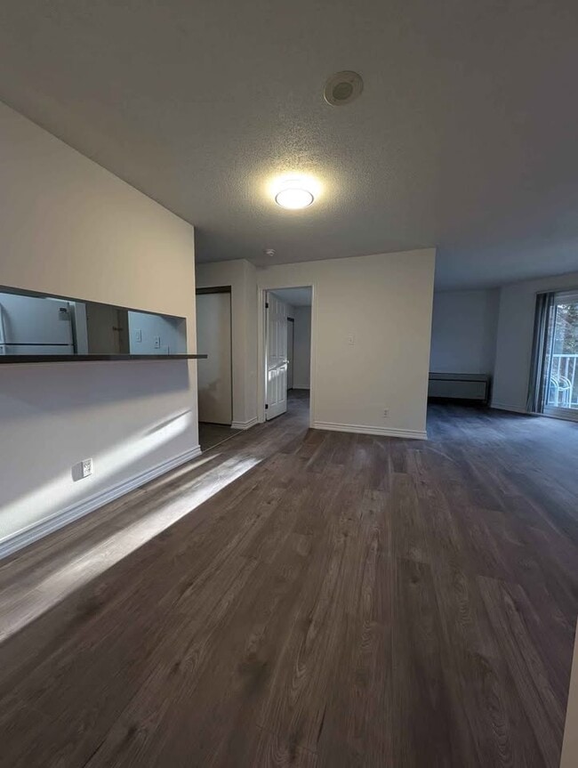 Photo - 189 Lake Driveway W