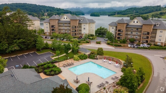 Building Photo - Lakefront Condo for Rent | 2 Bed, 2 Bath |...