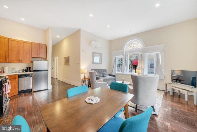 Building Photo - 1836 Delancey St Unit 2