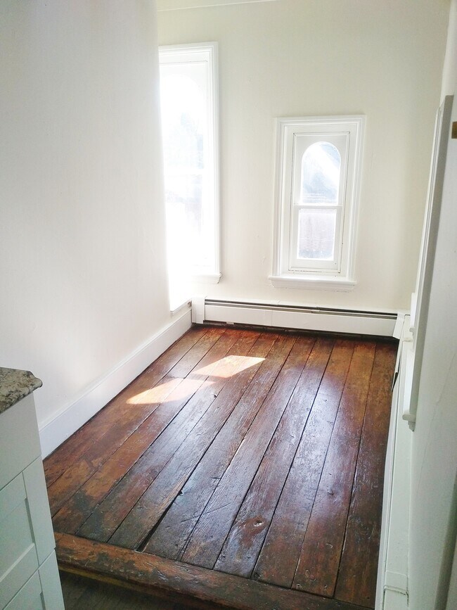 Photo - 61 E Oakland Ave Unit 61 E. Oakland Ave Apt 1R