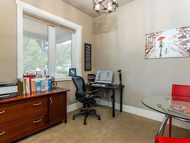 Photo - Spacious Tetherow Home with Community Amenities