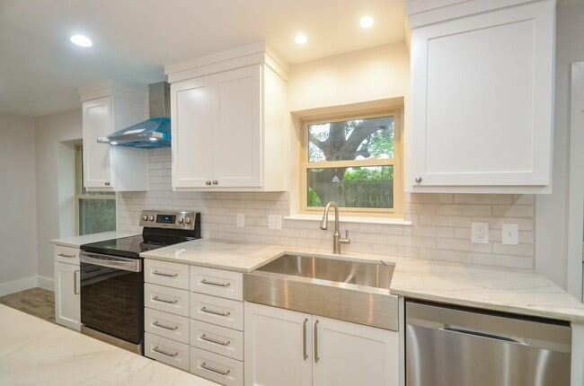 Photo - 7414 Grape St