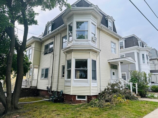 Building Photo - 18 Appleton St Unit 2B Rental