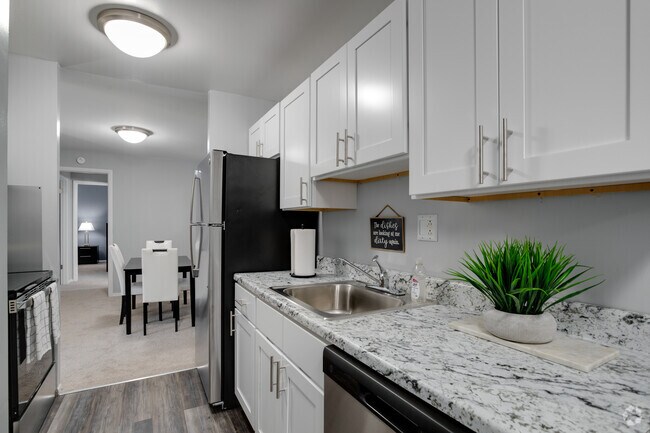 2BR, 1BA - 1,000SF - Kitchen