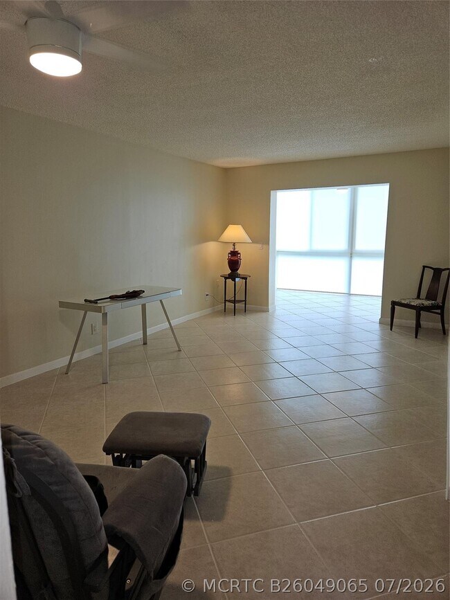 300 NE 26th Ave