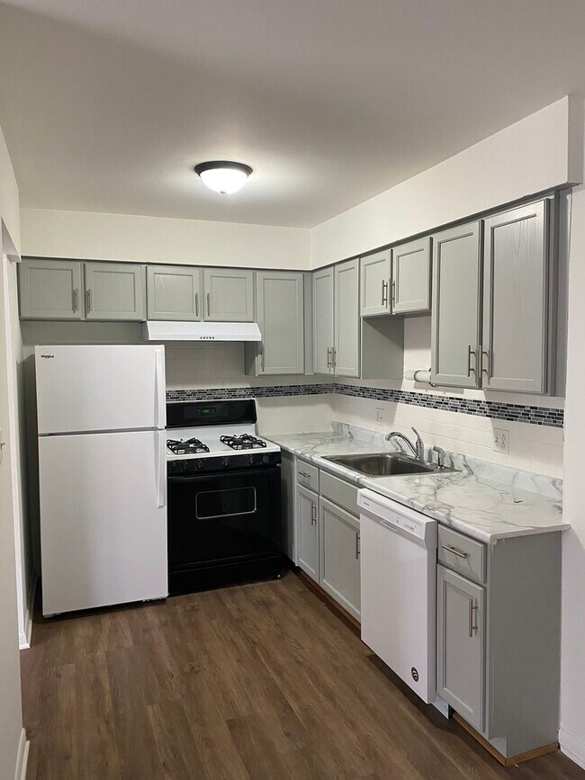 Photo - 10S472 Echo Ln Unit 4