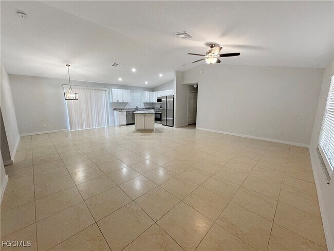 Photo - 210 Manatee St