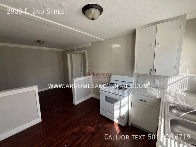 Photo - 2908 E 2nd St