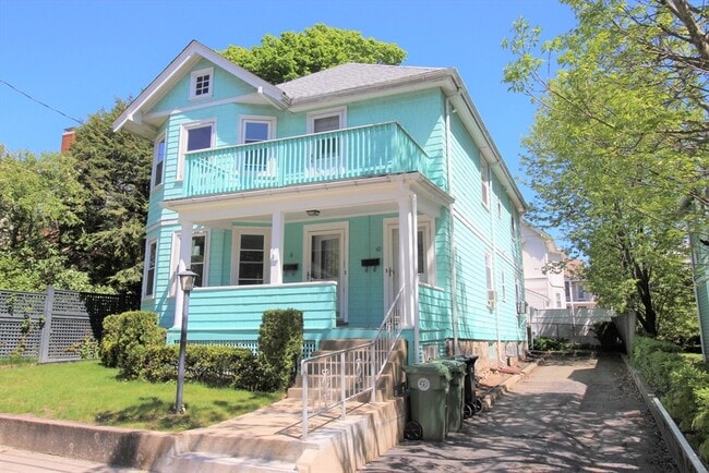 Building Photo - 8 Thurston Rd Unit 8