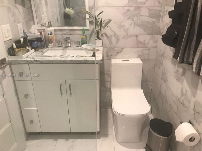 Photo - 8870 Fontainebleau Blvd Unidad 401